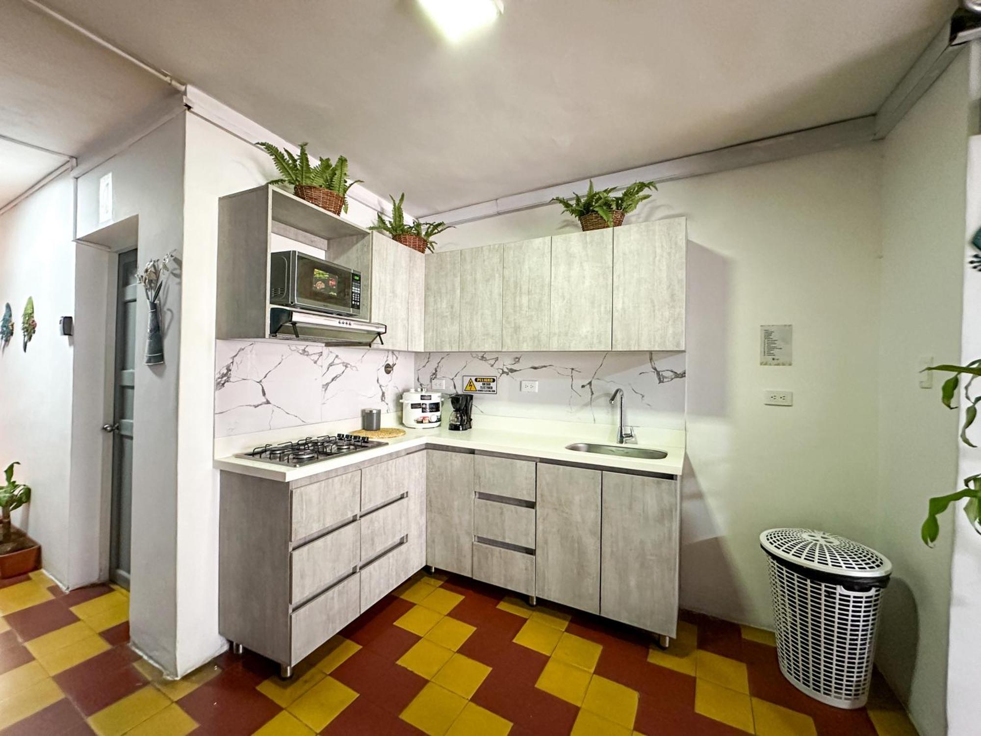 Casa Encanto, Apartamento - Habitaciones, Laureles-America Меделин Екстериор снимка